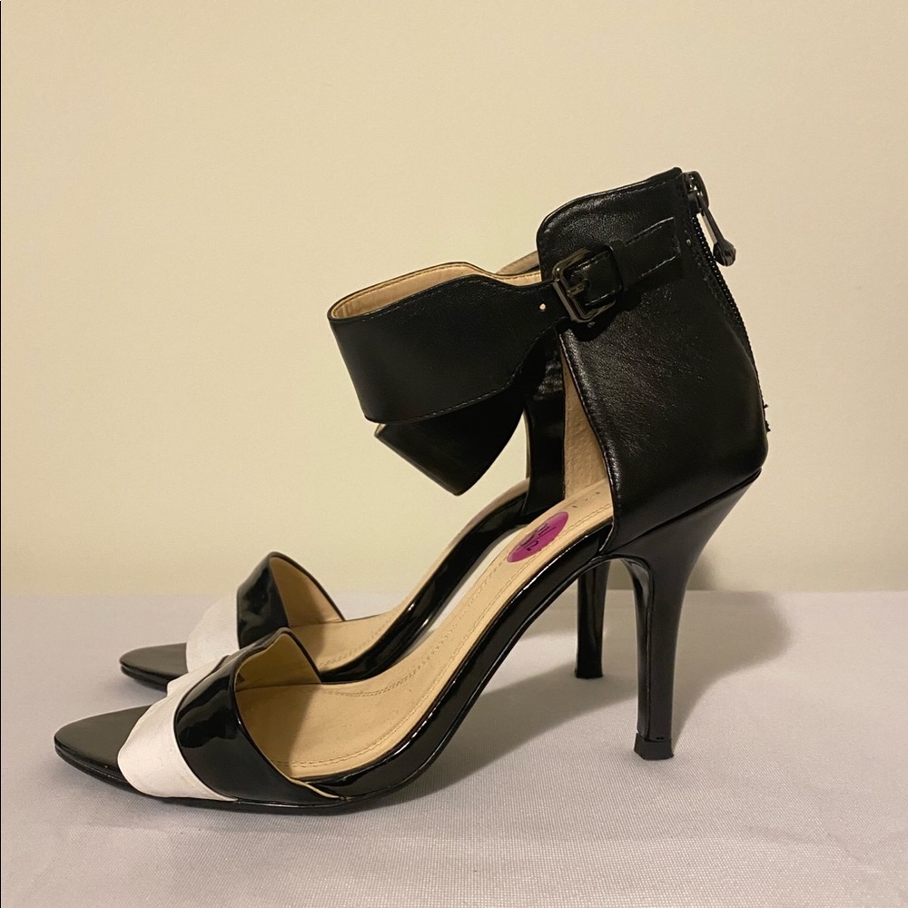 Tahari Black & White High Heel Shoe